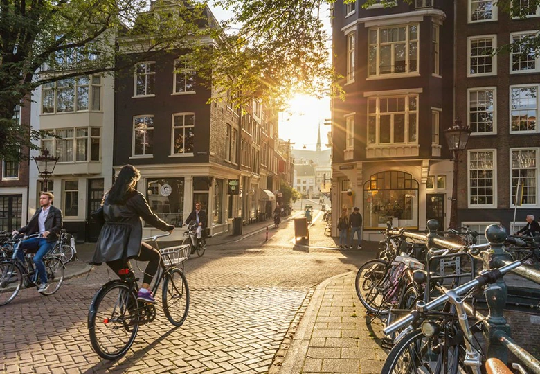 Bicycles account for more than 1/3 of Amsterdam traffic